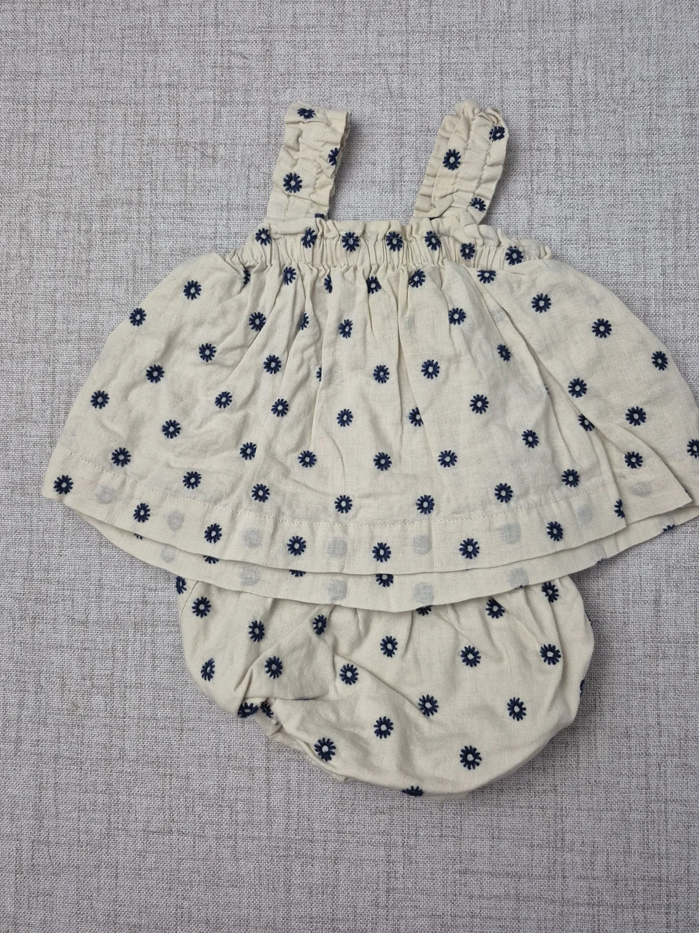 babyGAP Embroidered Floral Linen Blend Top & Diaper Cover Set 3-6M